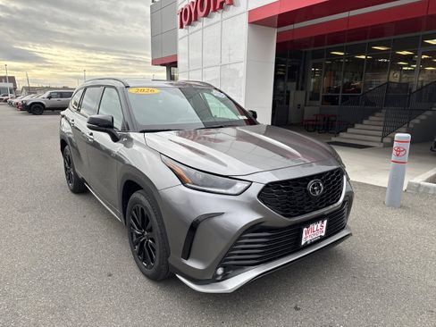 Used 2026 Toyota Highlander XSE image 1