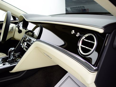 Used 2024 Bentley Flying Spur Azure AWD/4WD image 27