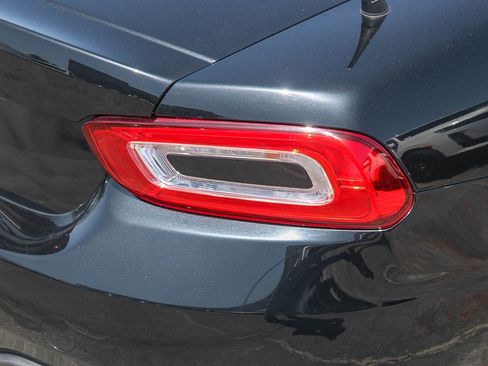 Used 2018 FIAT 124 Spider Abarth RWD image 10