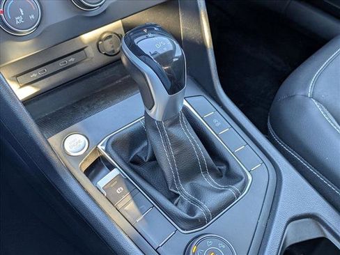 Used 2022 Volkswagen Taos SE image 12