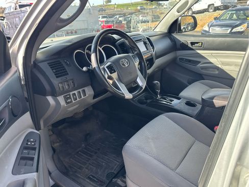 Used 2013 Toyota Tacoma PreRunner image 9
