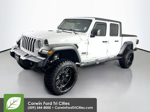 Used 2020 Jeep Gladiator Sport w/ Technology Group AWD/4WD image 5