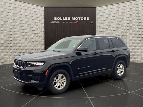 Used 2023 Jeep Grand Cherokee Laredo w/ Luxury Tech Group I image 9