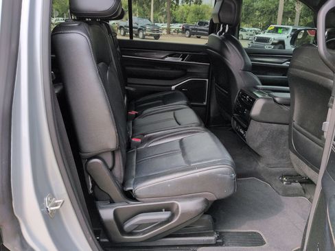Used 2024 Jeep Wagoneer 4WD image 23