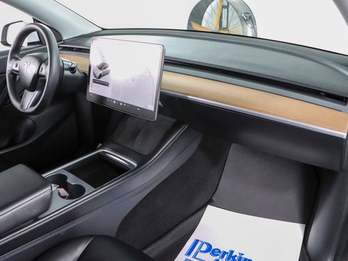 Used 2021 Tesla Model Y Long Range image 25
