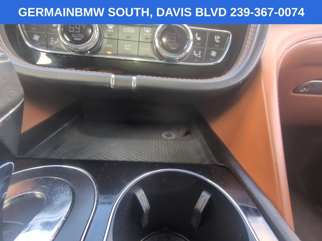 Used 2017 Bentley Bentayga AWD/4WD image 38