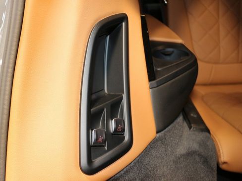 Certified 2023 BMW X7 xDrive40i w/ Executive Package image 22