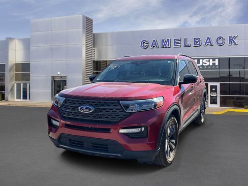 Used 2023 Ford Explorer XLT w/ Equipment Group 202A RWD image 13