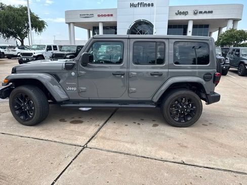 Used 2023 Jeep Wrangler Unlimited Sahara w/ Cold Weather Group AWD/4WD image 1