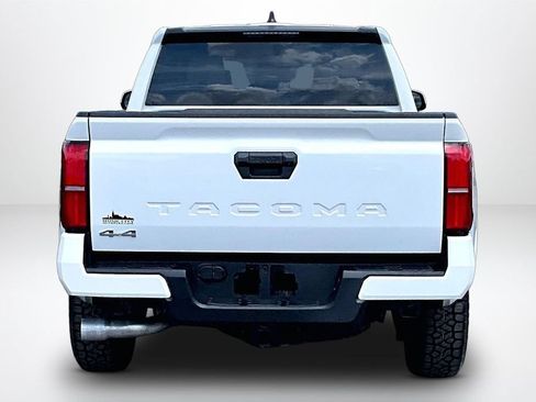 Used 2025 Toyota Tacoma SR5 AWD/4WD image 7