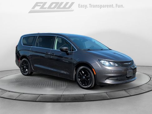 Used 2023 Chrysler Voyager LX FWD image 1