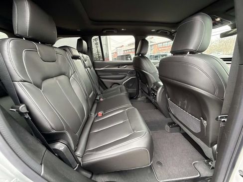 New 2026 Jeep Grand Cherokee Limited AWD/4WD image 37