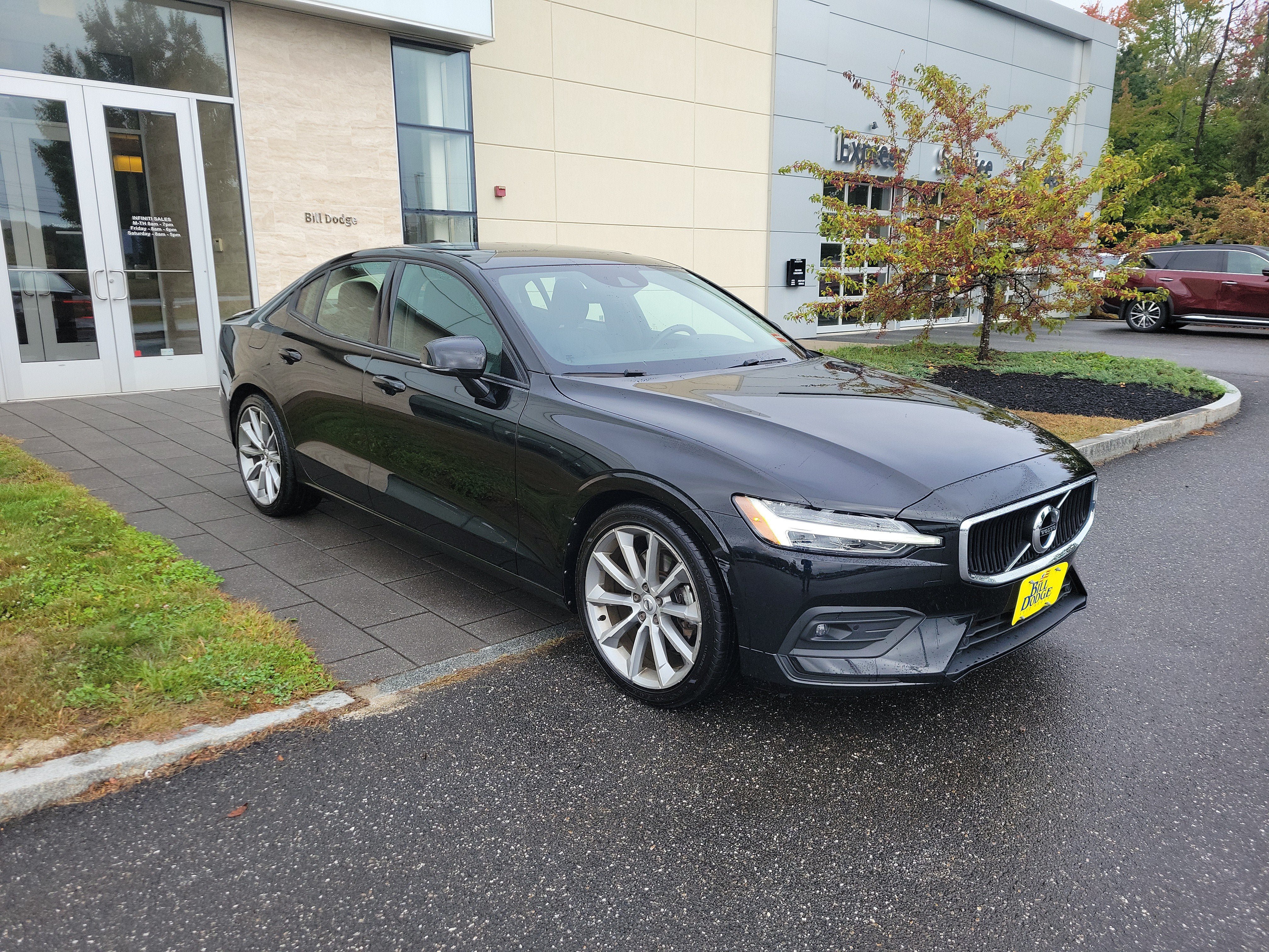 Used 2021 Volvo S60 T5 Momentum w/ Premium Package FWD image 9