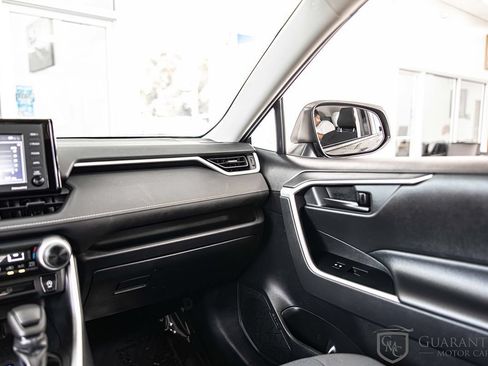 Used 2020 Toyota RAV4 LE w/ All Weather Liner Package AWD/4WD image 36