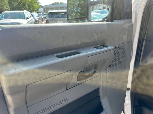 Used 2016 Ford E-350 and Econoline 350 Super Duty w/ Power Windows & Locks Group image 19