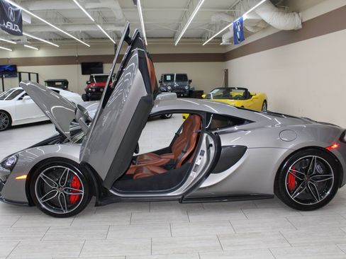 Used 2017 McLaren 570S Coupe image 15