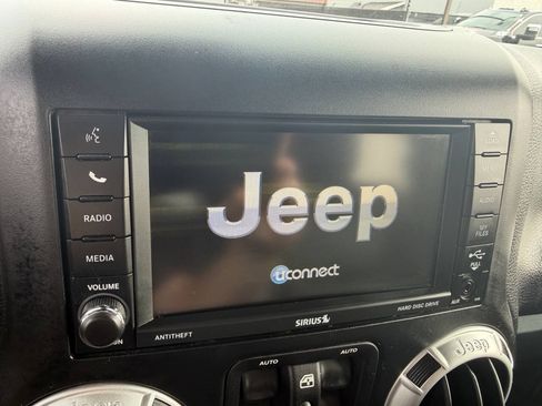 Used 2013 Jeep Wrangler Unlimited Rubicon w/ Dual Top Group AWD/4WD image 14