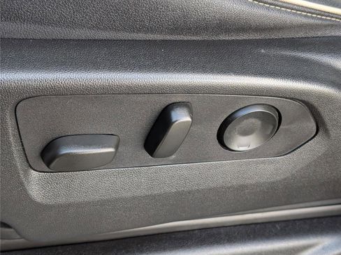 Used 2024 Chevrolet Suburban Premier image 23