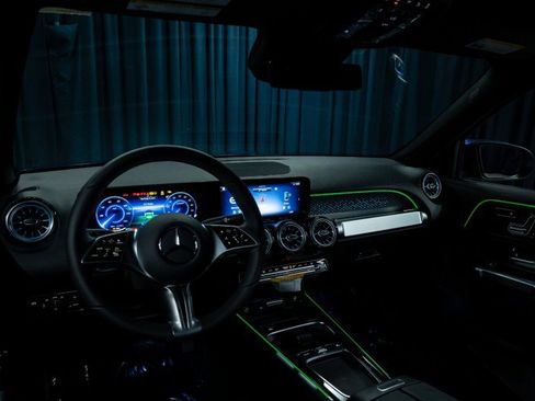 New 2025 Mercedes-Benz EQB 300 4MATIC image 13