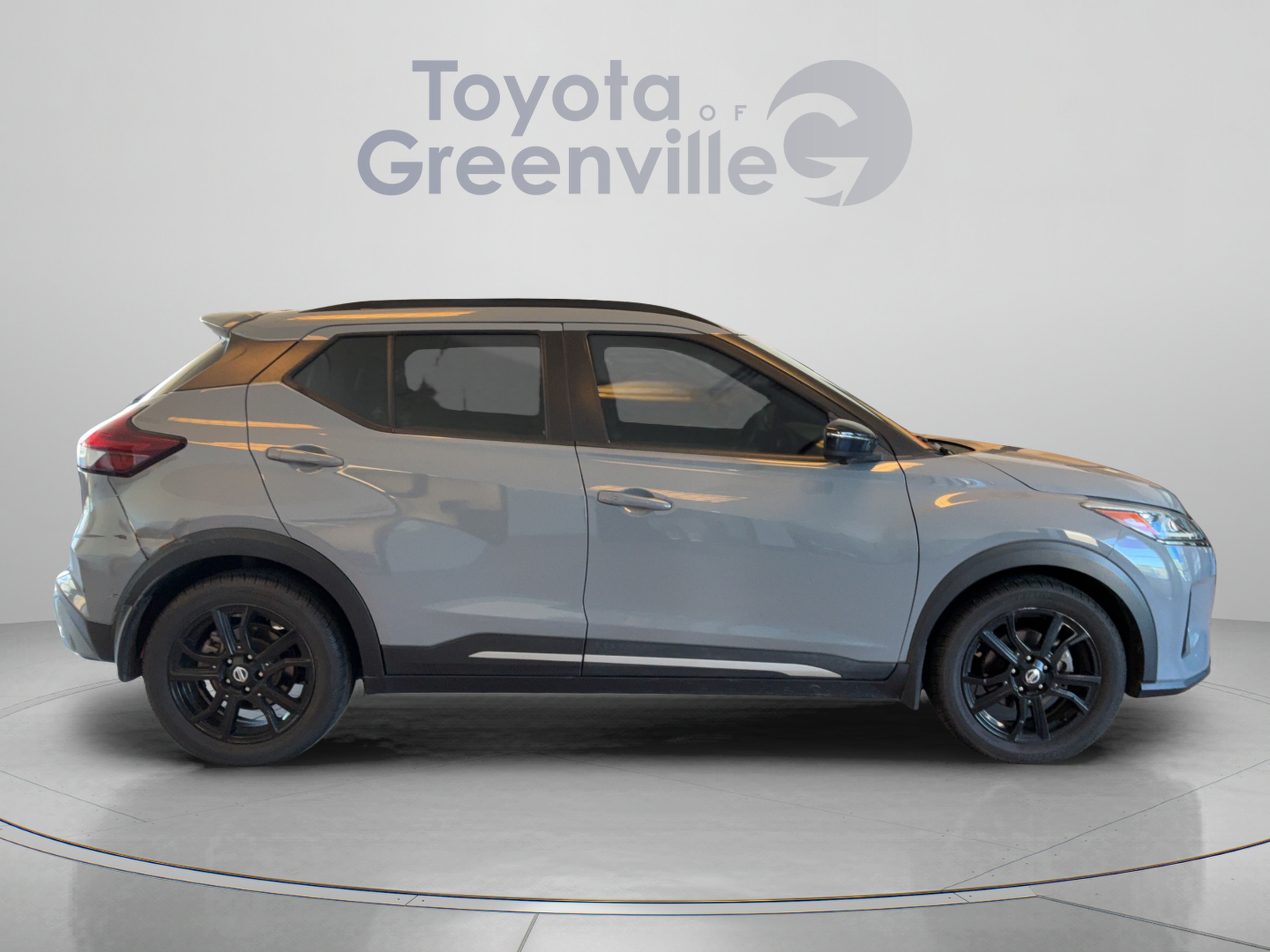 Used 2021 Nissan Kicks SR w/ SR Premium Package FWD image 7