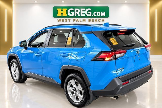 Used 2019 Toyota RAV4 XLE w/ Convenience Package FWD image 2