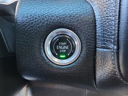 Used 2021 GMC Yukon XL Denali w/ Denali Premium Package image 22