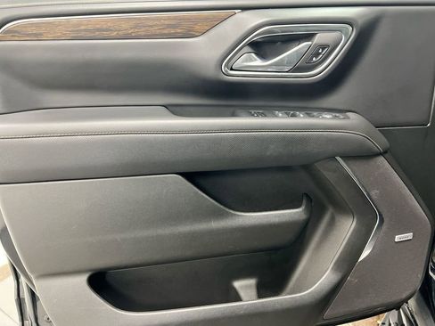 Used 2024 Chevrolet Tahoe Premier AWD/4WD image 21
