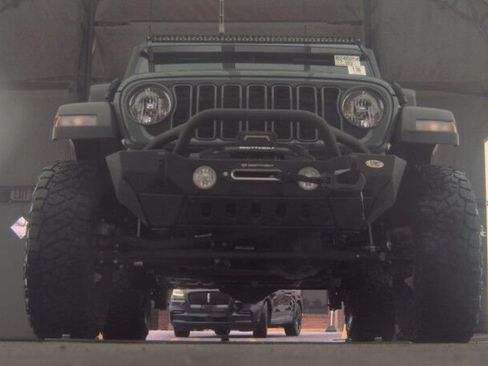 Used 2025 Jeep Wrangler Sport AWD/4WD image 2