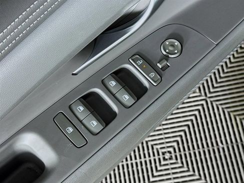 Used 2025 Hyundai Elantra SEL image 21