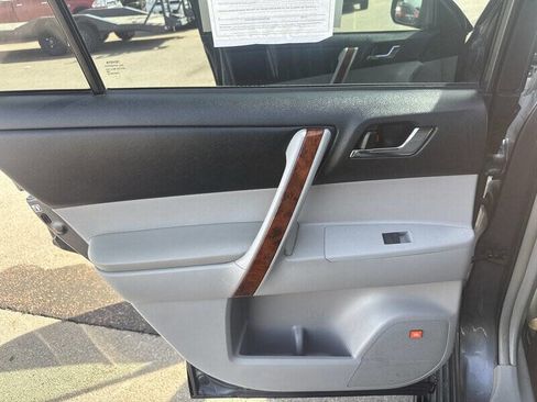 Used 2013 Toyota Highlander Limited image 17