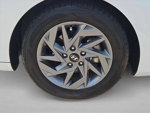 Used 2024 Hyundai Elantra SEL FWD image 23
