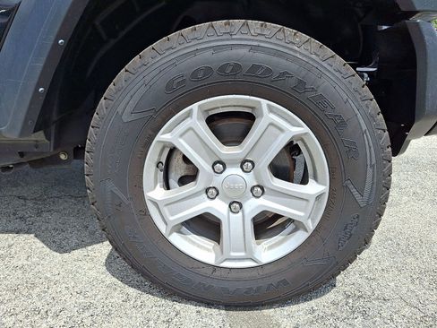 Used 2021 Jeep Wrangler Sport AWD/4WD image 13