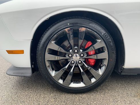 Used 2014 Dodge Challenger SRT8 image 28