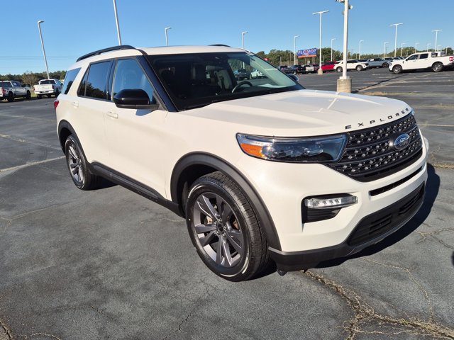 Certified 2023 Ford Explorer XLT w/ Equipment Group 202A AWD/4WD image 1