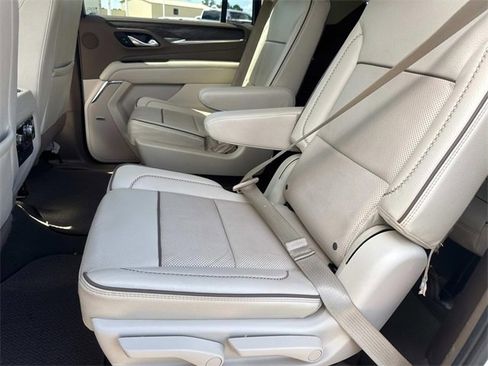 Used 2022 GMC Yukon XL Denali image 16
