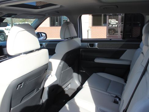 Used 2025 Hyundai Santa Fe Limited image 29