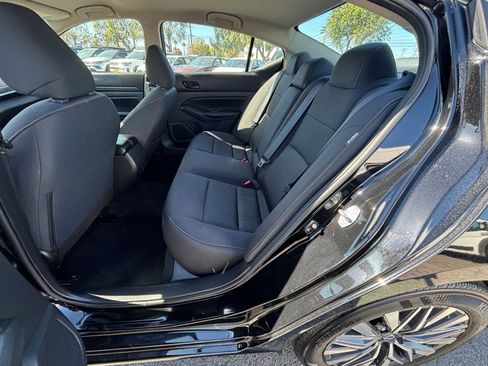 Used 2025 Nissan Altima 2.5 SV FWD image 25