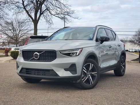 Used 2026 Volvo XC40 B5 Core w/ Climate Package AWD/4WD image 1