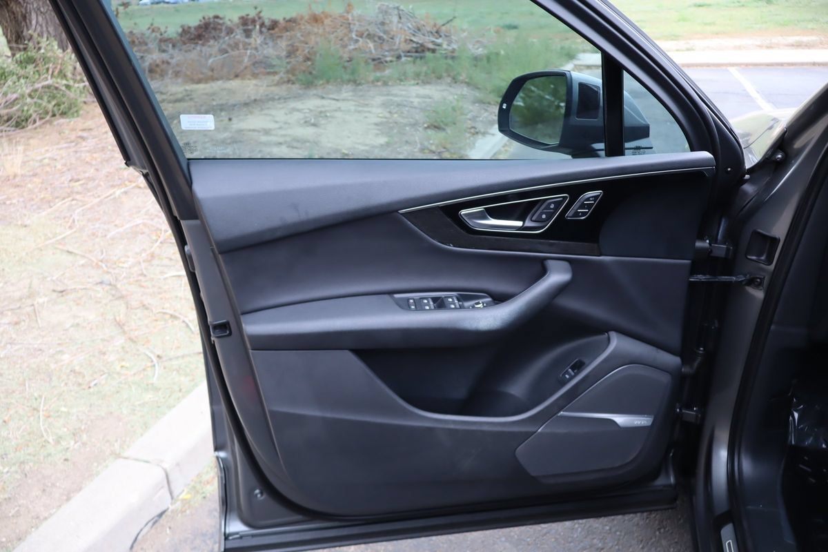 Used 2017 Audi Q7 3.0T Prestige AWD/4WD image 25