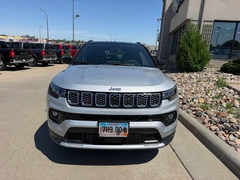 Used 2025 Jeep Compass Limited AWD/4WD image 2