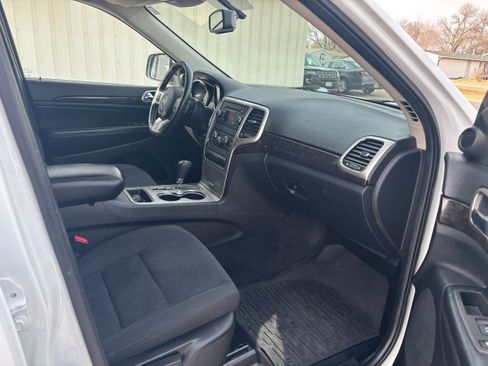 Used 2013 Jeep Grand Cherokee Laredo w/ Laredo E Group image 13