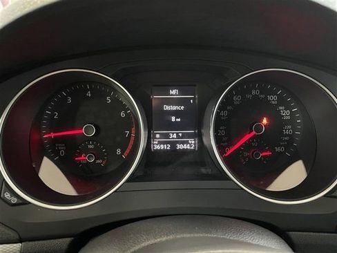 Used 2017 Volkswagen Jetta SE image 12