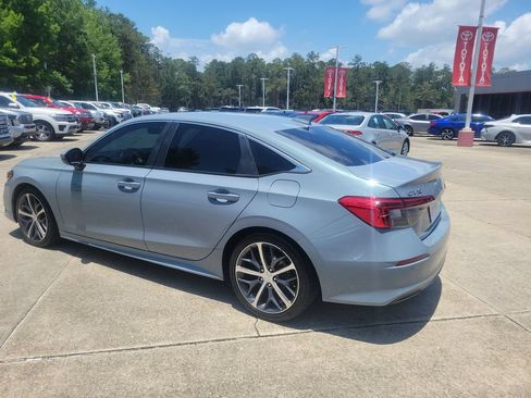 Used 2023 Honda Civic Touring image 3