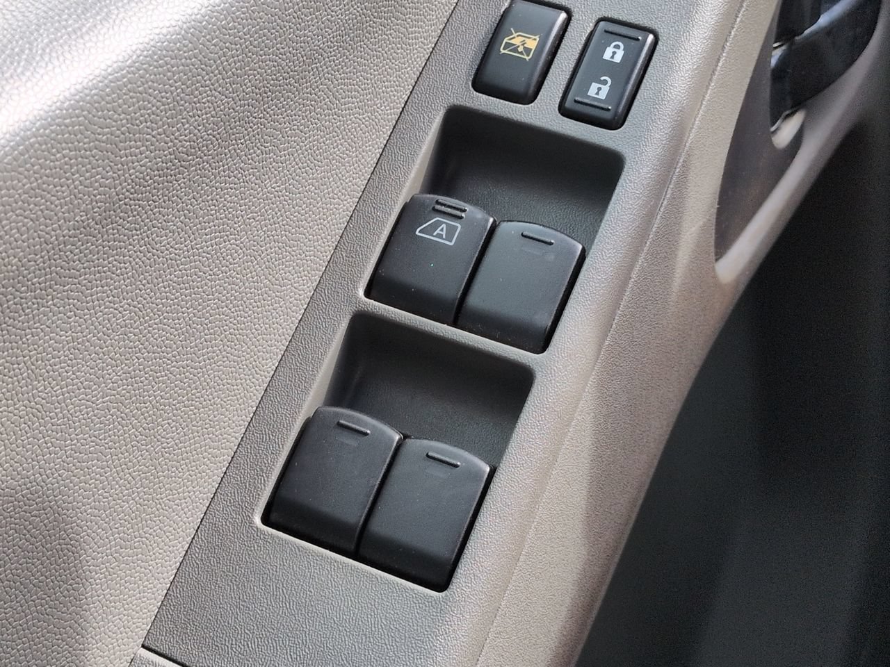 Used 2013 Nissan Frontier SV RWD image 19