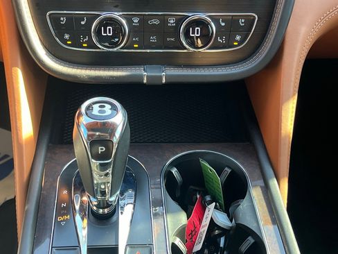 Used 2019 Bentley Bentayga image 36