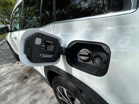 Used 2022 Mercedes-Benz GLB 250 w/ Premium Package Lite image 39