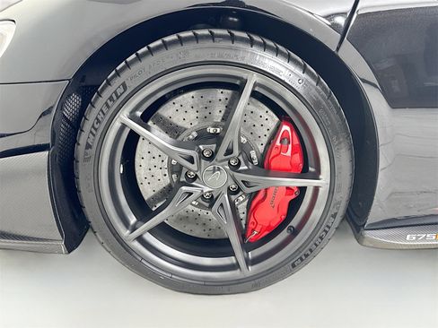 Used 2016 McLaren 675LT Spider image 9