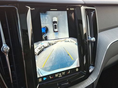 Used 2025 Volvo XC60 B5 Plus image 18