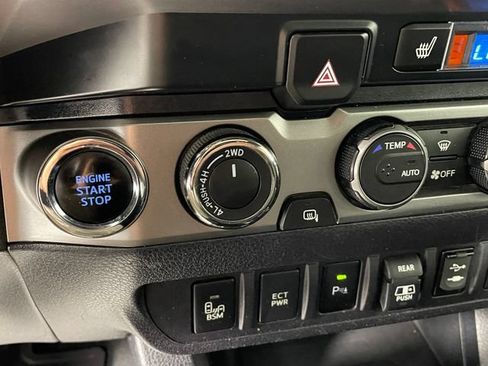Used 2019 Toyota Tacoma Limited AWD/4WD image 11