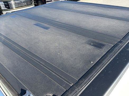 Used 2021 Nissan Titan SV w/ SV Convenience Package image 7